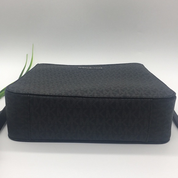 Michael Kors LG MESSENGER Crossbody Black - Picture 7 of 8